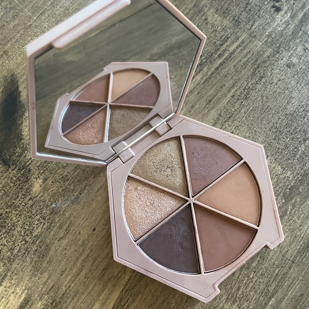 EM Cosmetics Divine Skies Eyeshadow Da Vinci